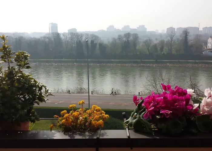 Amazing River View * Werona