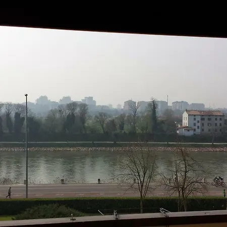 Amazing River View Apartman *